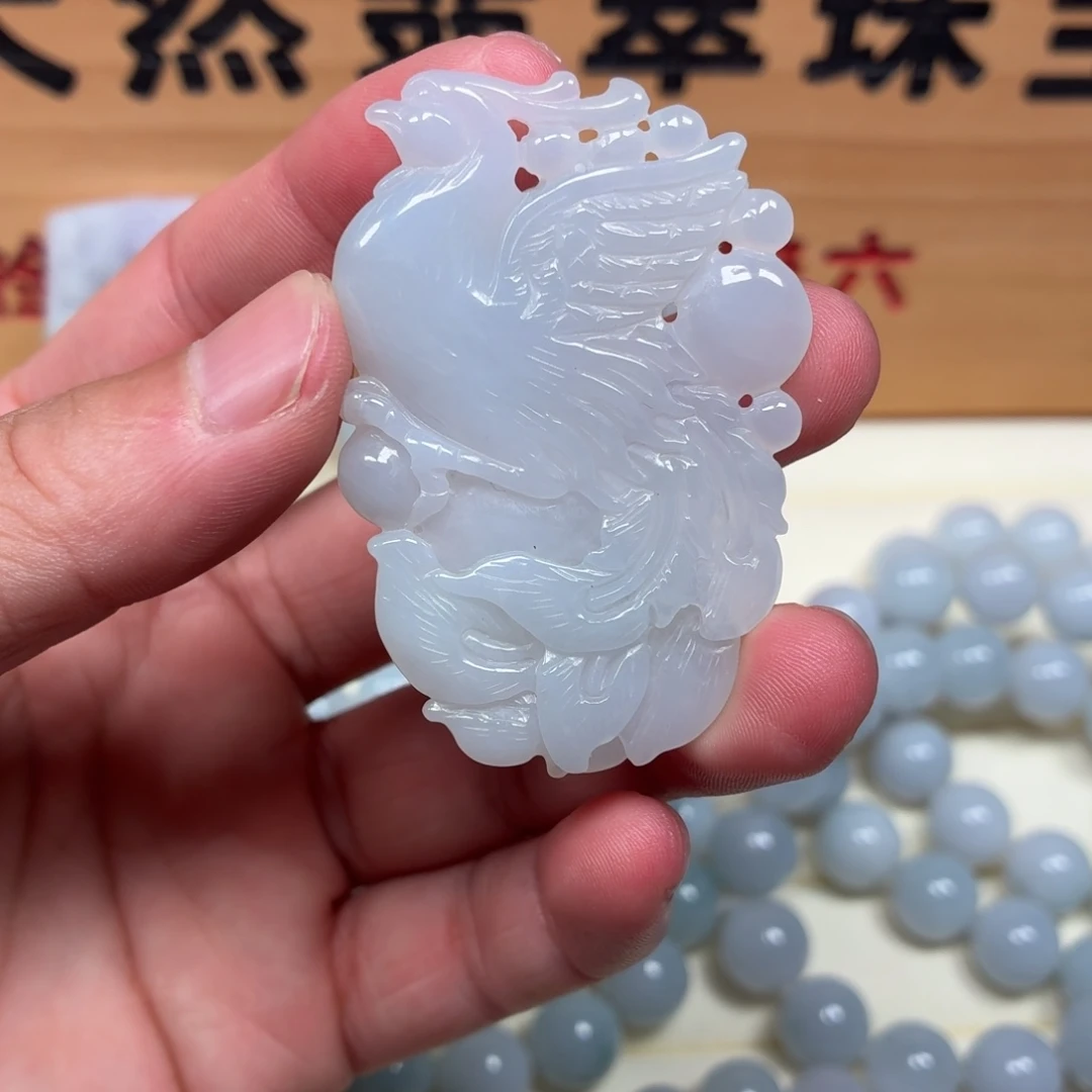 翡翠未镶嵌颈饰凤凰