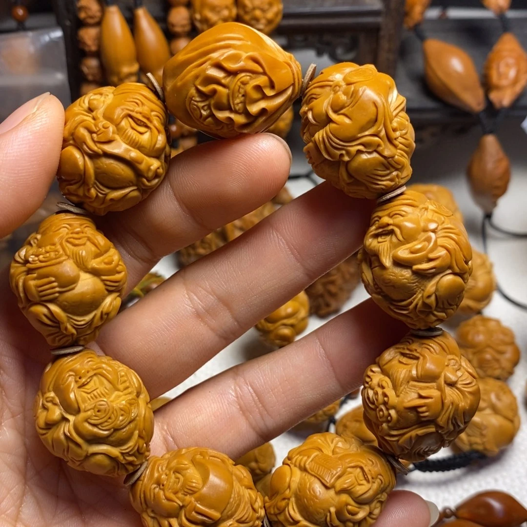 J***吊坠橄榄核八方财神