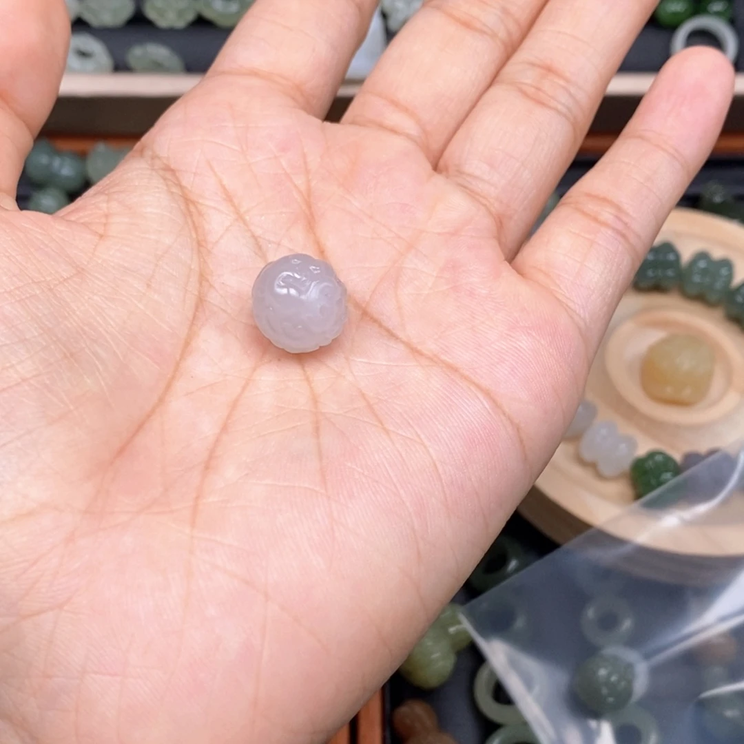 无***色和田玉未镶嵌颈饰