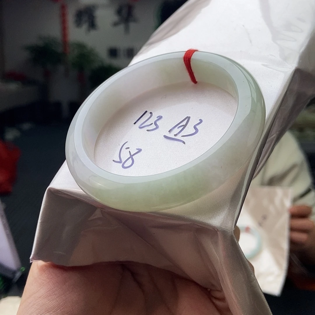 翡翠手镯未镶嵌颜色多样性发拍一发一