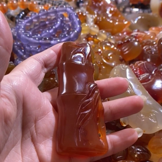 玛瑙/玉髓玛瑙手把件未镶嵌袁**?