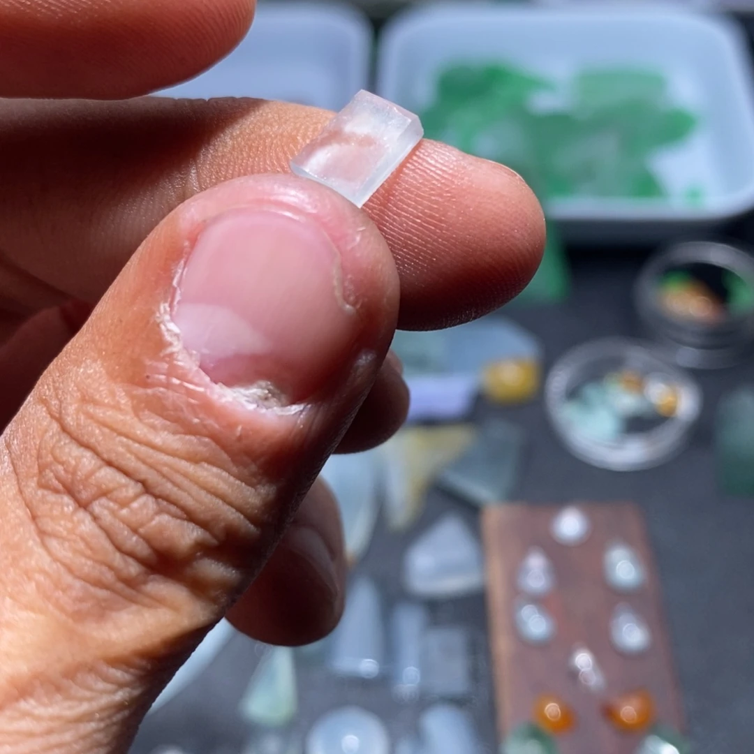 未镶嵌定制翡翠玻璃强荧光方块包工