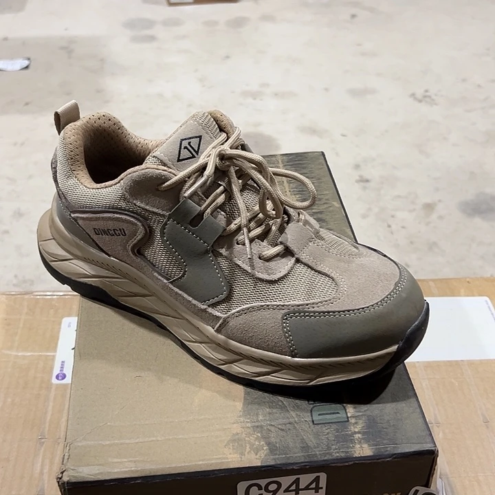 944号。40码防砸防刺鞋。鞋底磨损介意勿拍