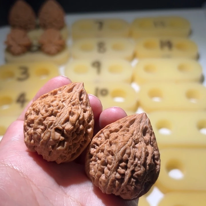 文玩核桃吊坠坐佛