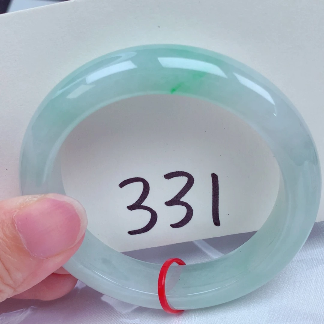 翡翠手镯未镶嵌翡翠