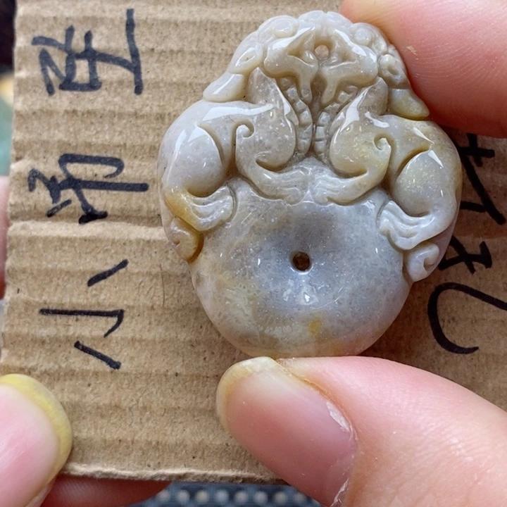 硅化珊瑚（珊瑚玉）颈饰未镶嵌