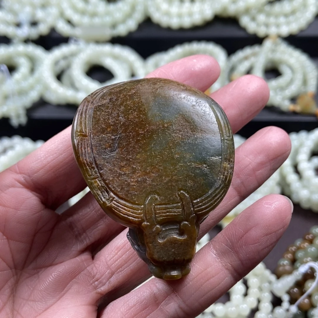 和田玉未镶嵌把件