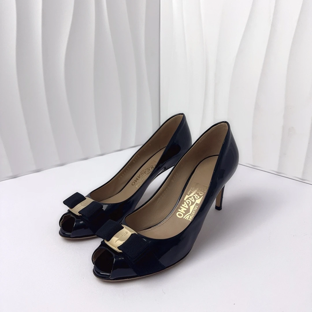 95新 FERRAGAMO/菲拉格慕 37码/黑色鱼嘴漆皮高跟鞋