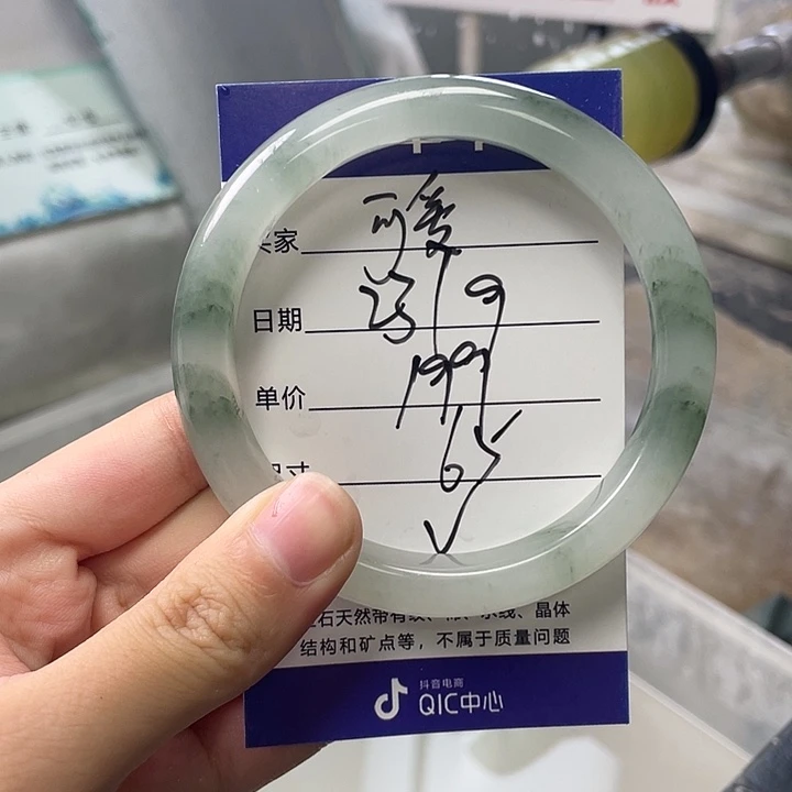 可***政未镶嵌手镯石英质玉定制