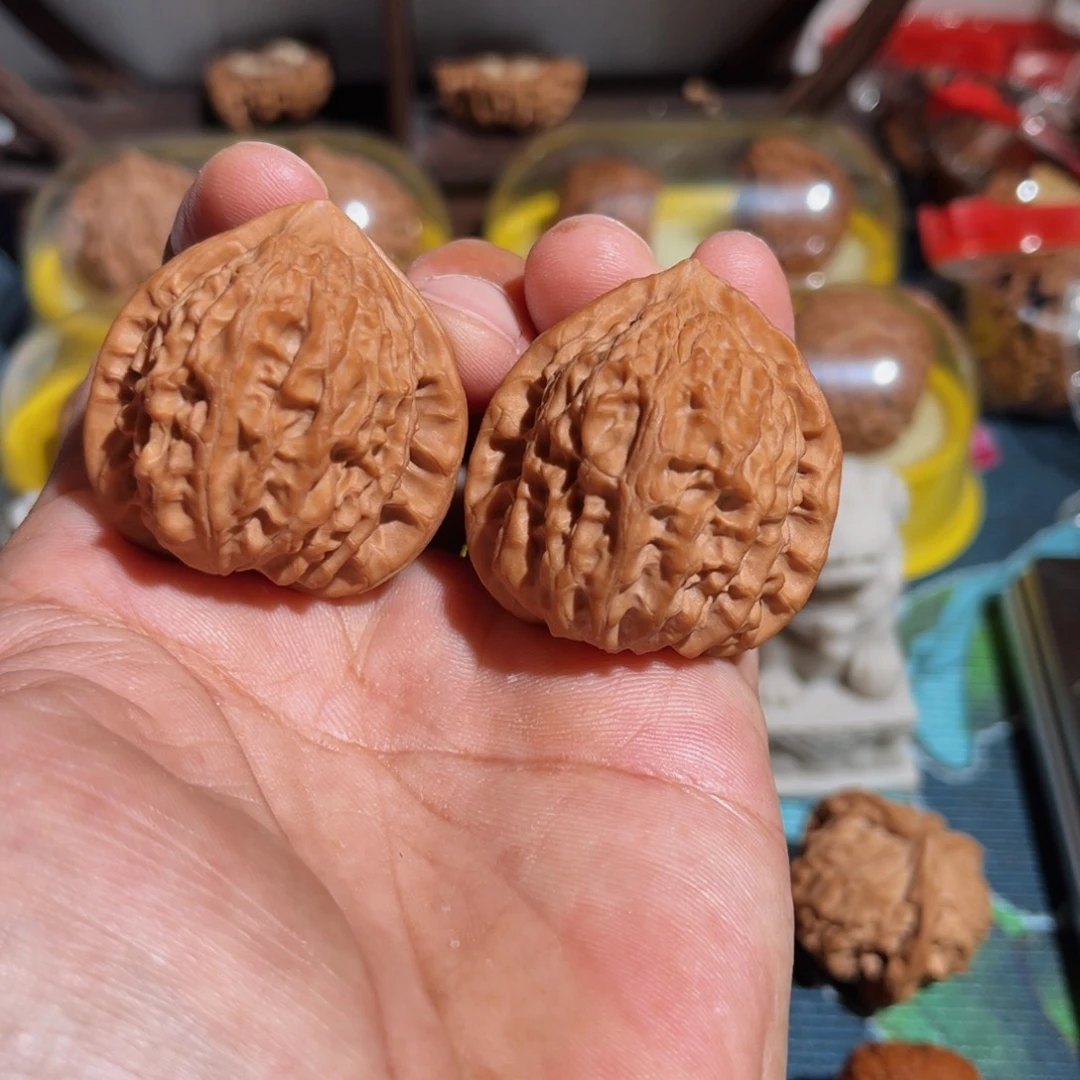 文玩核桃吊坠金牛