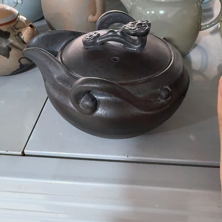 主人杯一个，瓷。主人瓷