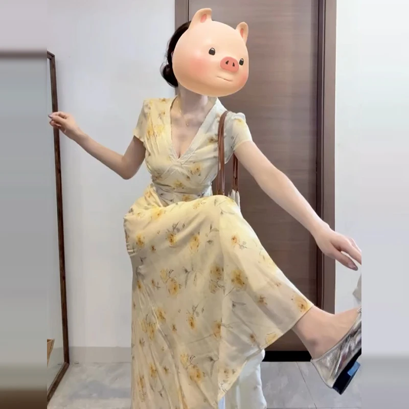 黄色v领碎花连衣裙子女夏季2025年新款独特漂亮法式茶歇气质长裙