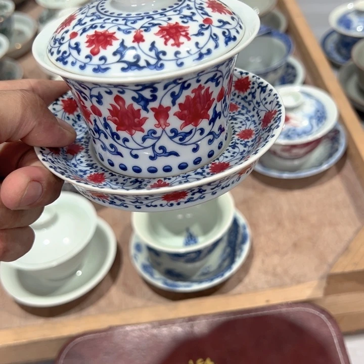 瓷片白青花釉里红缠枝莲马蹄盖碗