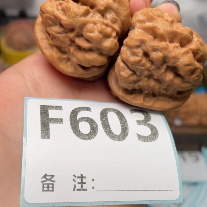 文玩核桃把件四开鱼籽纹42.5 43:5 35