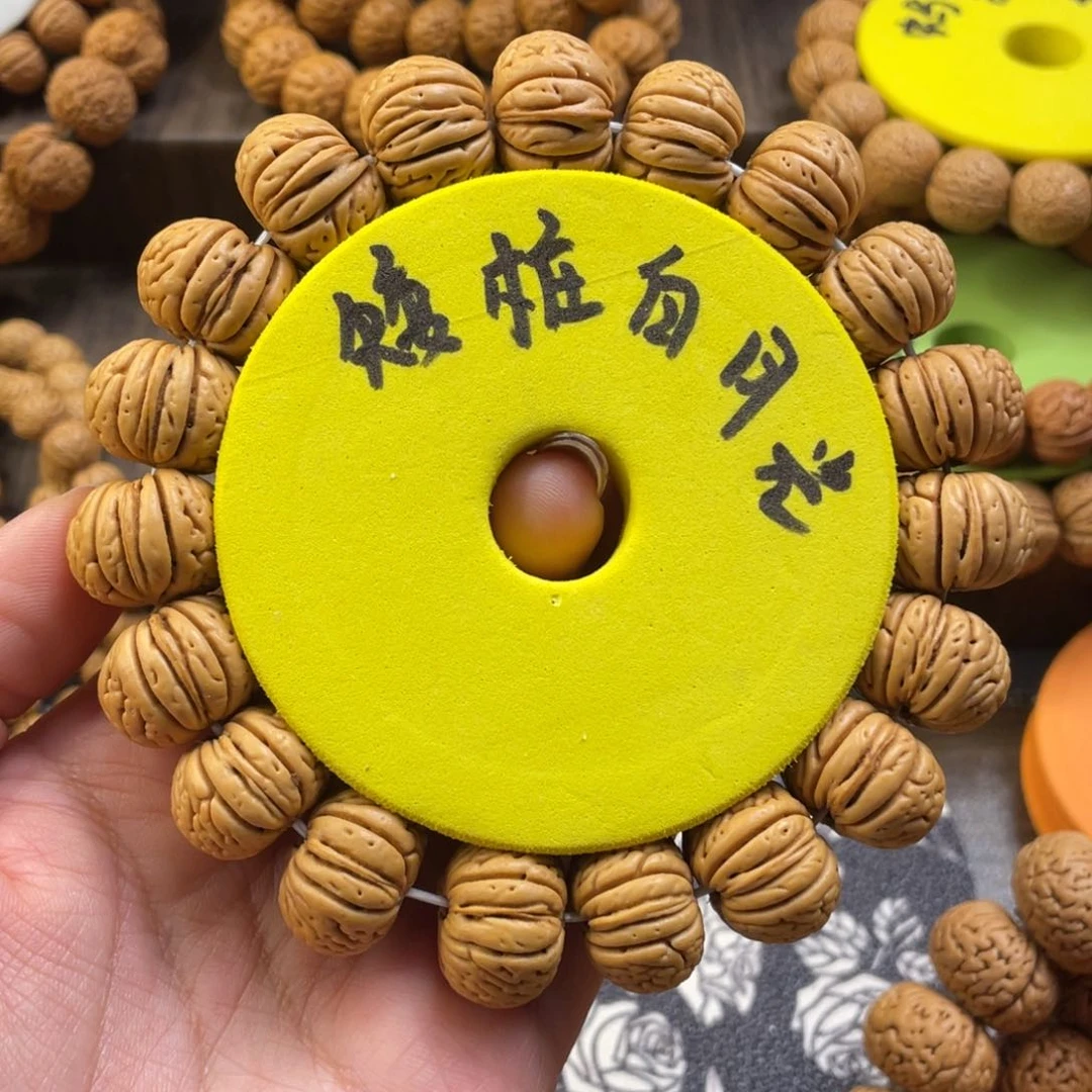 桃核手串孤****翁矮壮白月光