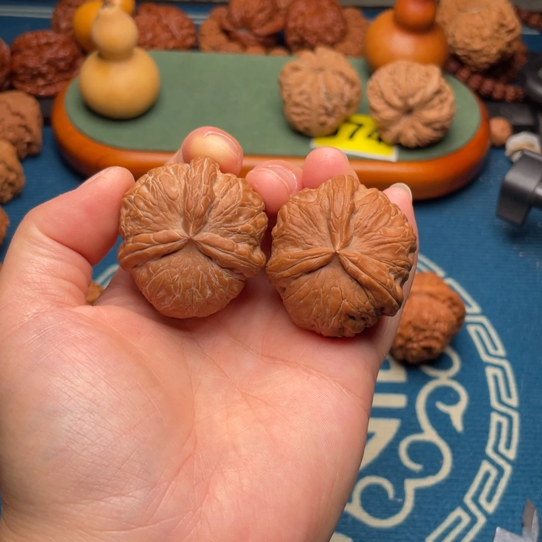 把件文玩核桃40元宝三愣