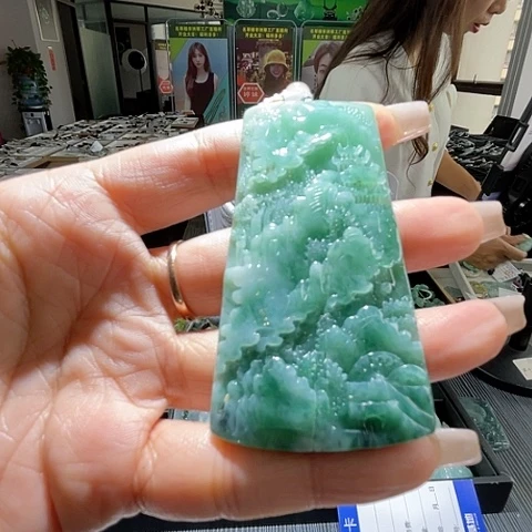 颈饰未镶嵌翡翠一个