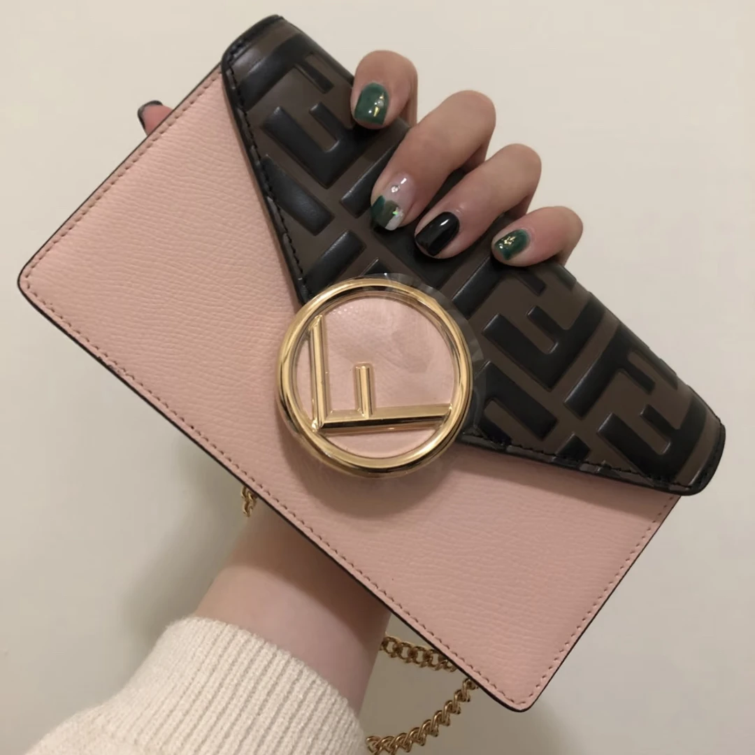 95新 FENDI/芬迪 裸粉拼老花金扣手拿包60558469