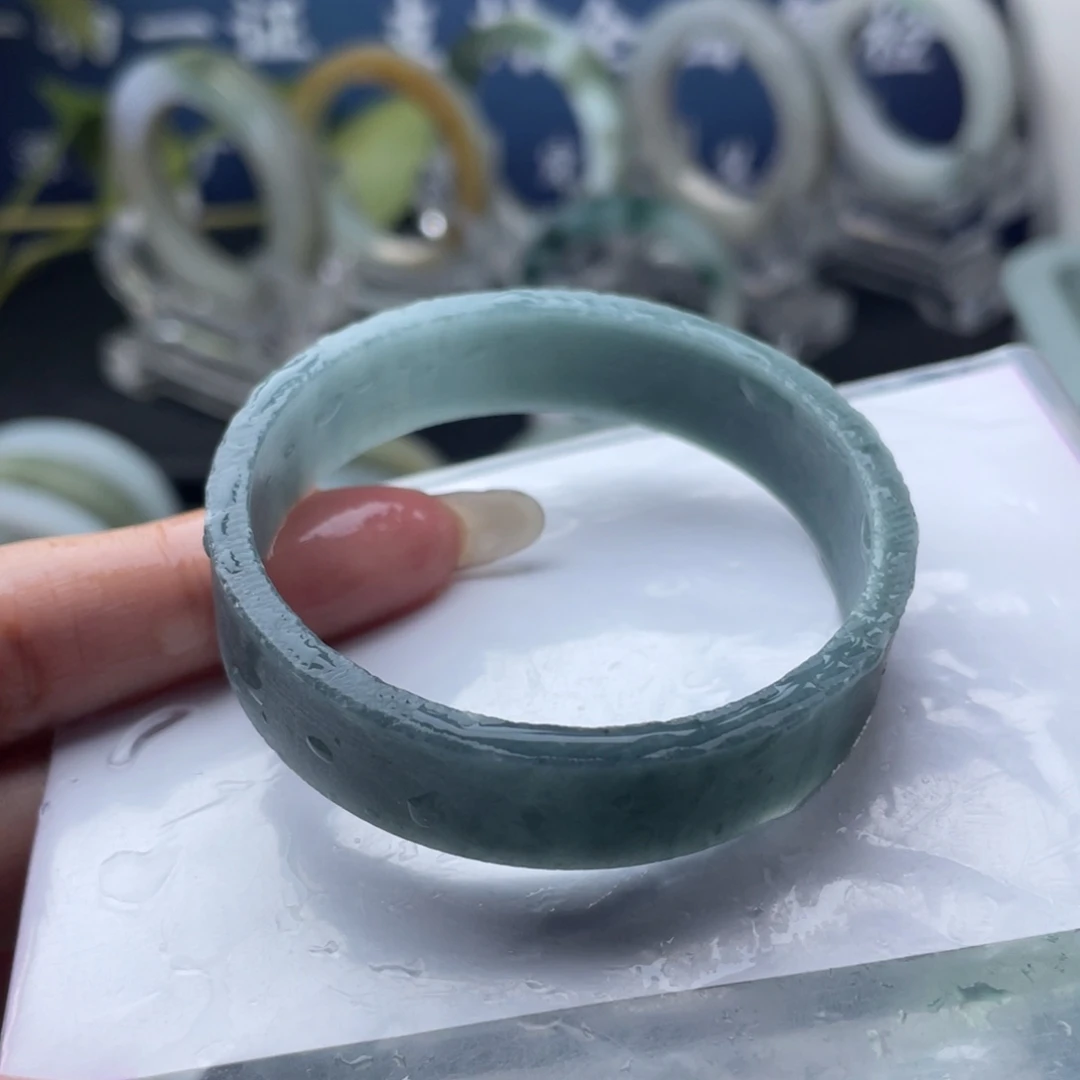 定制翡翠未镶嵌翡翠手镯