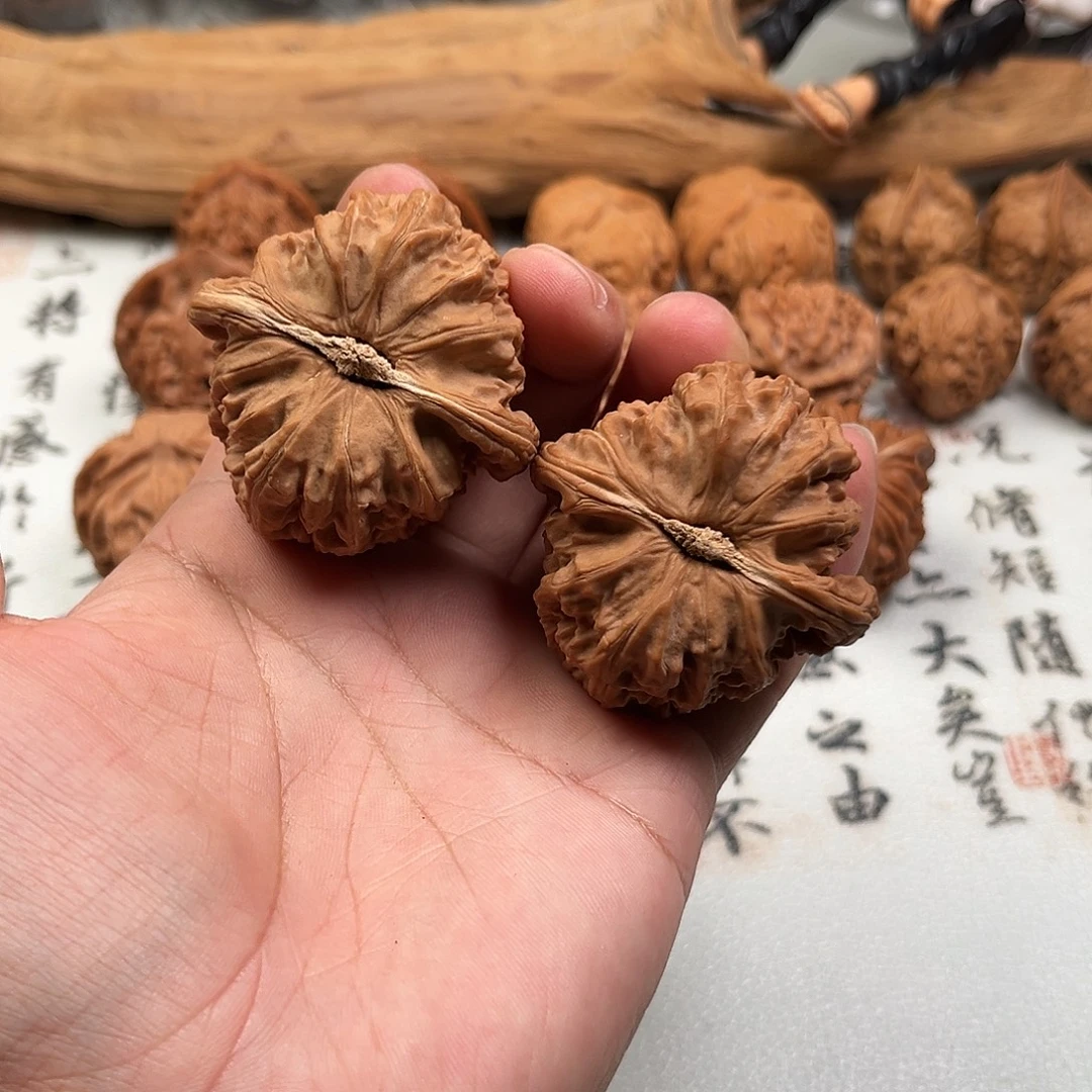 文玩核桃吊坠三角白46全品