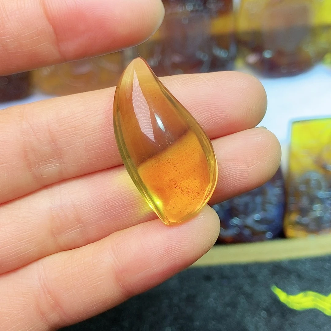 琥珀颈饰未镶嵌琥珀