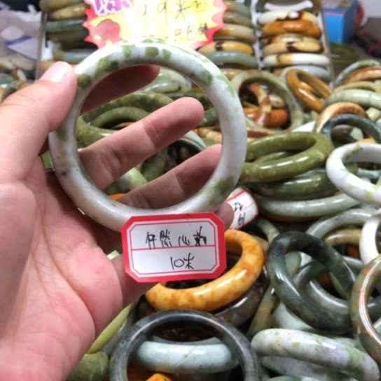 未镶嵌蛇纹石玉手镯怦***?