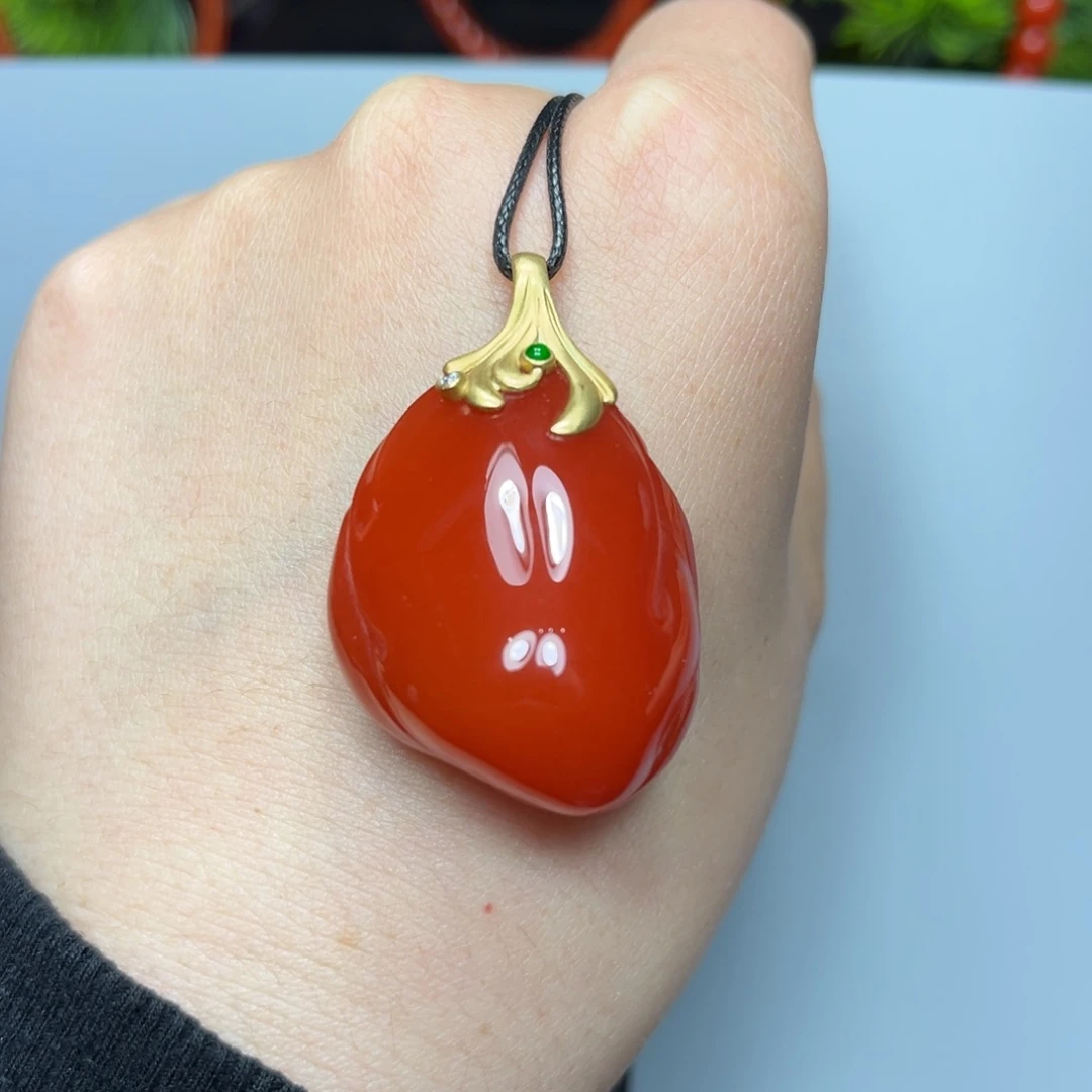 南红玛瑙随形吊坠辣椒红18K金镶嵌