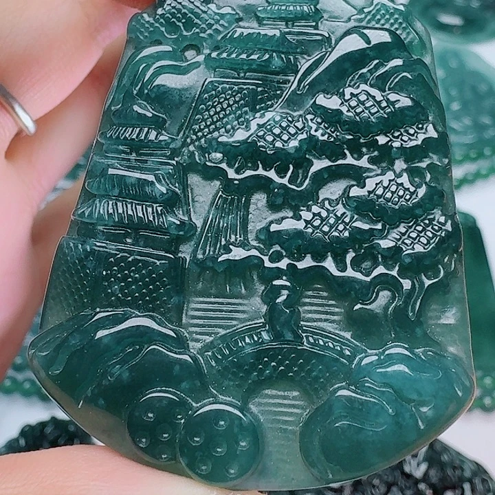 翡翠未镶嵌颈饰多样性发其一