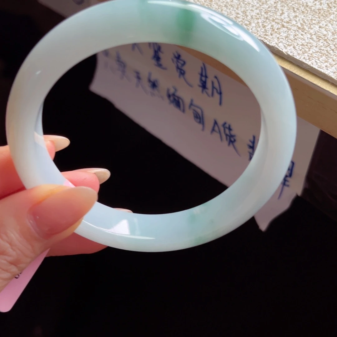 翡翠未镶嵌手镯手镯