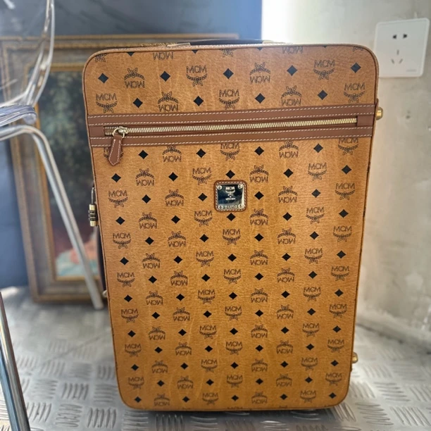 95新 MCM 复燃精选/干邑色行李箱
