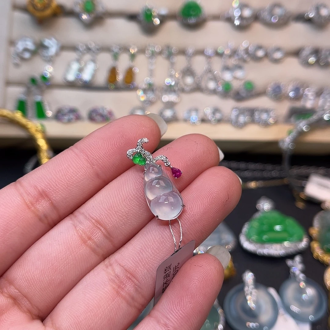 翡翠18K金镶嵌颈饰豆子