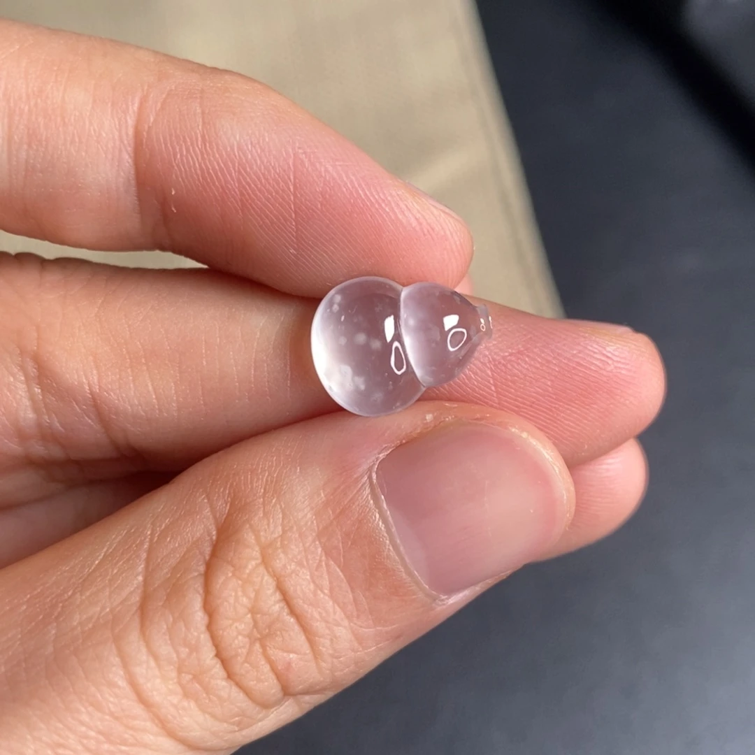 翡翠未镶嵌颈饰葫芦