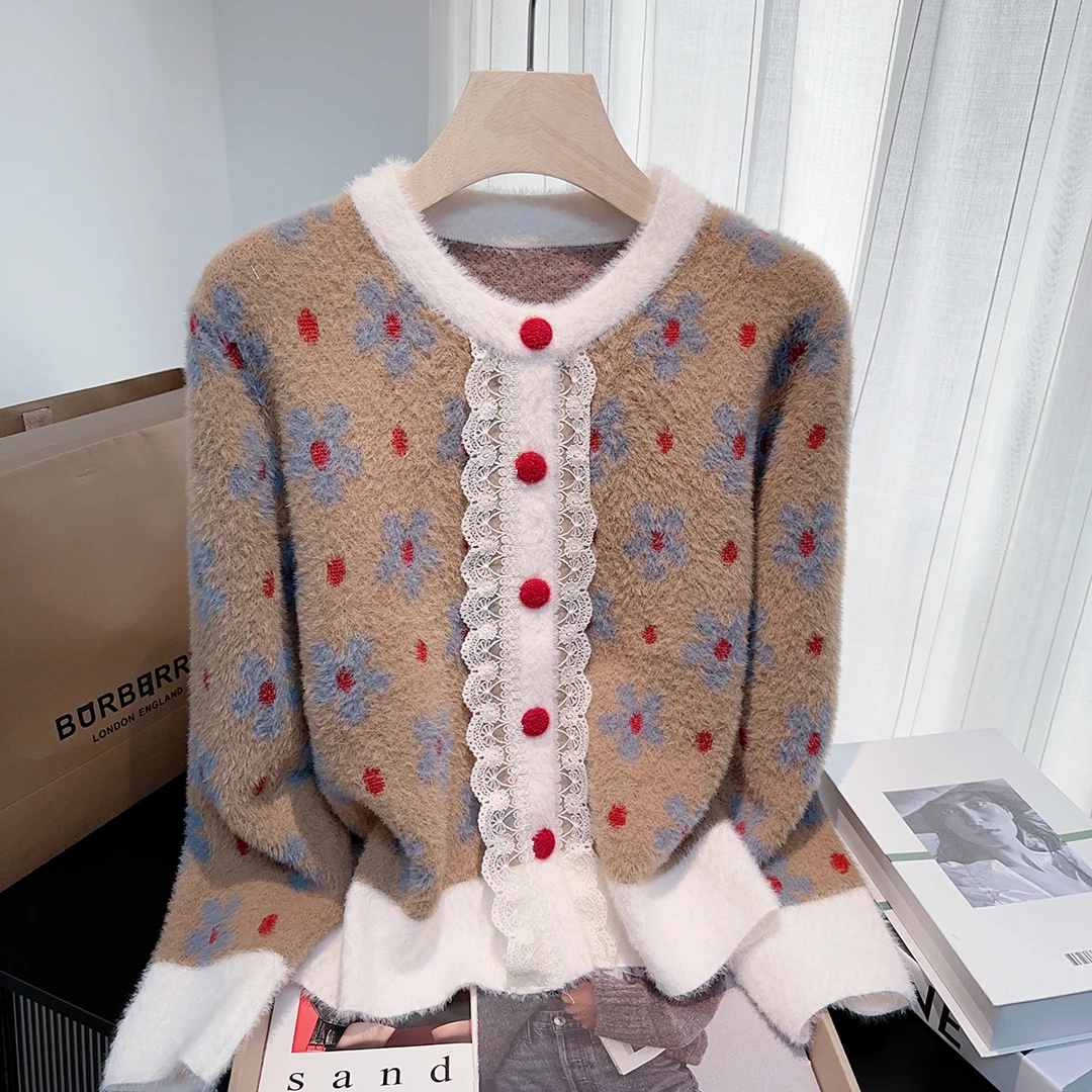 轻奢洋气花朵提花针织上衣女秋冬慵懒风蕾丝边纽扣仿绒毛衣短外套