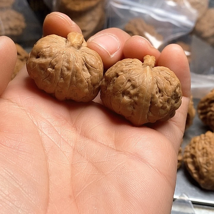 桃核把件玉**山蛤蟆头一根筋