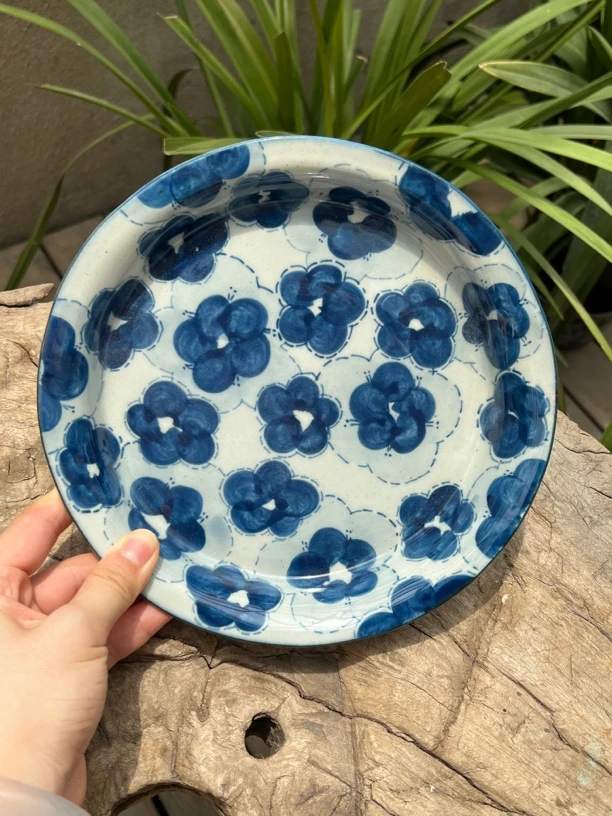 【近山古美】朦胧花小披萨盘手捏异形手工手绘釉下彩高温瓷