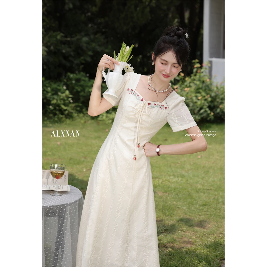 鹿向南「轻氧初夏」气质杏色法式短袖连衣裙女显瘦方领长A字裙夏