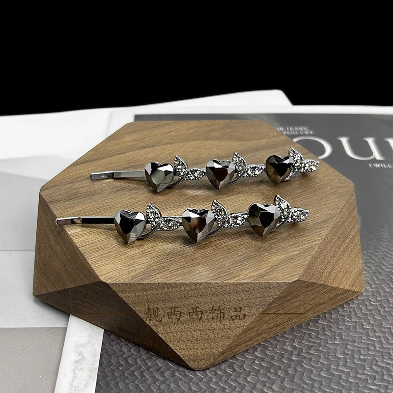 【LXX靓西西】8034 优雅设计感爱心夹气质8厘米一字夹一对装