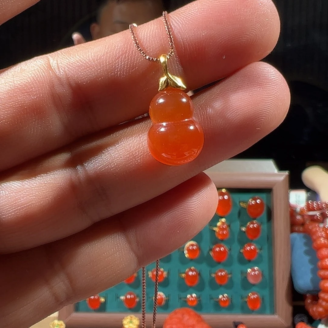 南红玛瑙18K金镶嵌颈饰