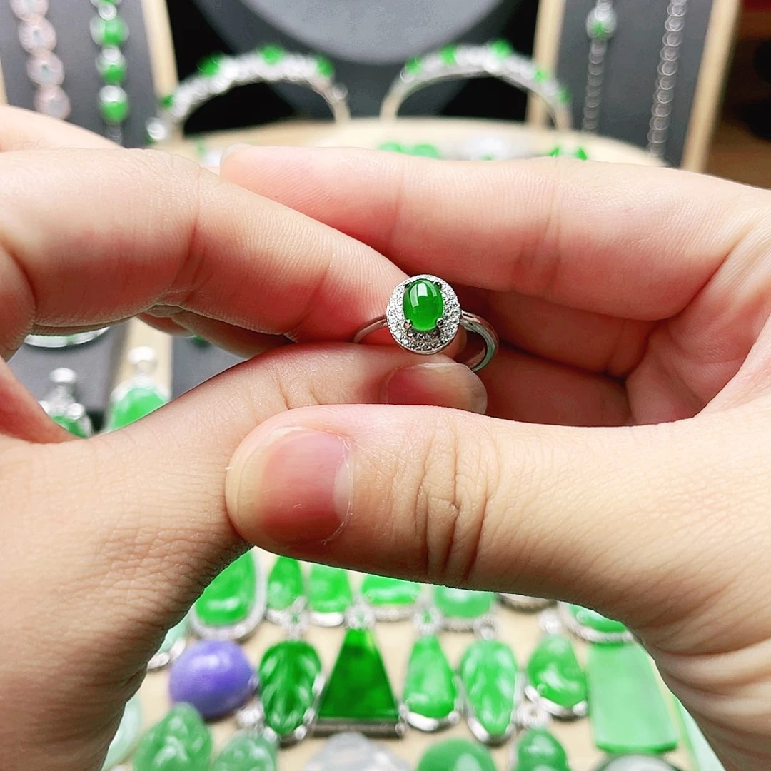 翡翠未镶嵌颈饰裸石