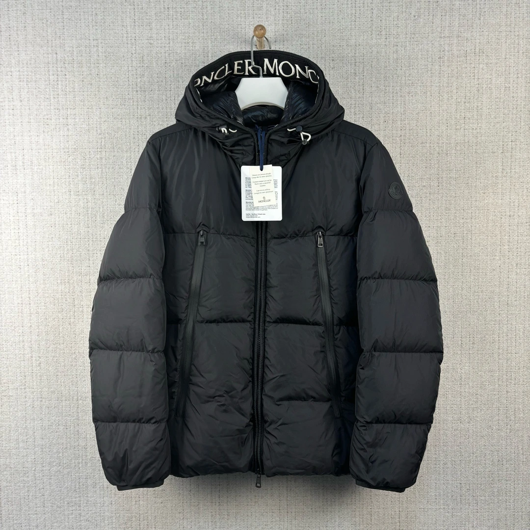 未使用 MONCLER Montcla系列 门襟串标Logo连帽羽绒服/尺码4/9550