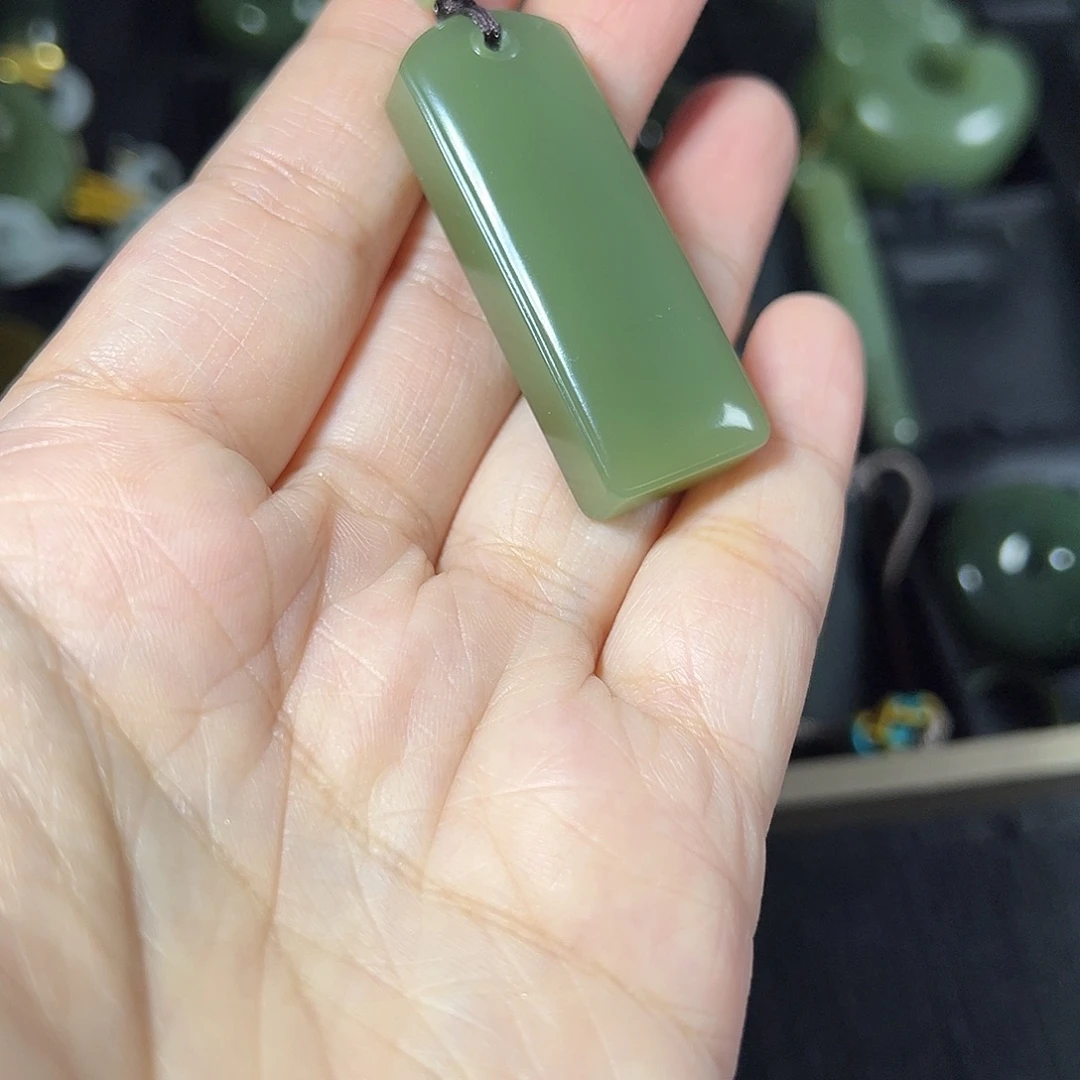 岫岩老玉（透闪石质玉）未镶嵌颈饰