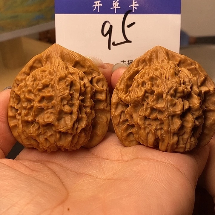 桃核吊坠官帽46无刀痕磕尖s