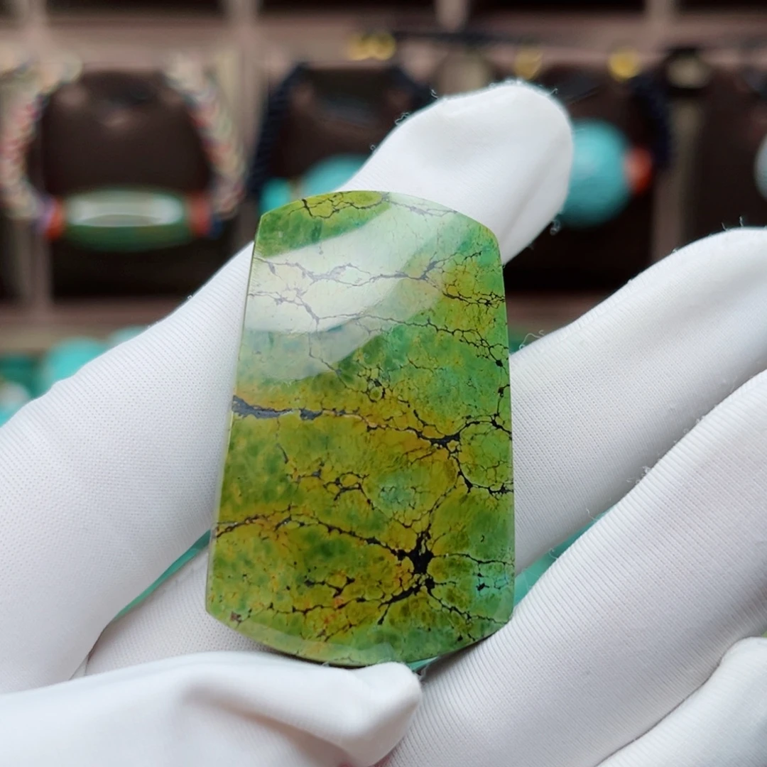 东***蠡绿松石未镶嵌原矿