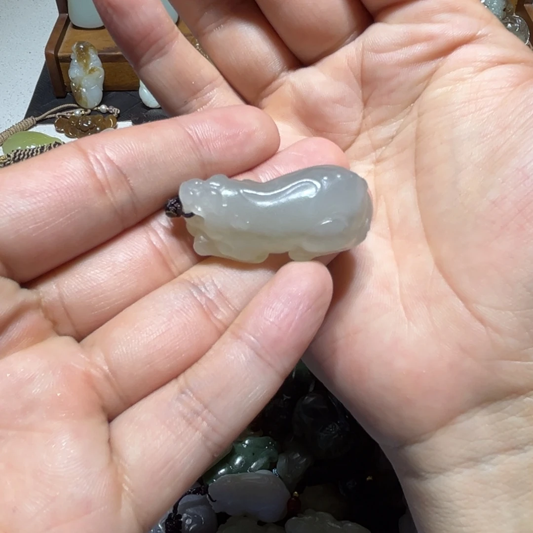 鸡***贝和田玉未镶嵌颈饰