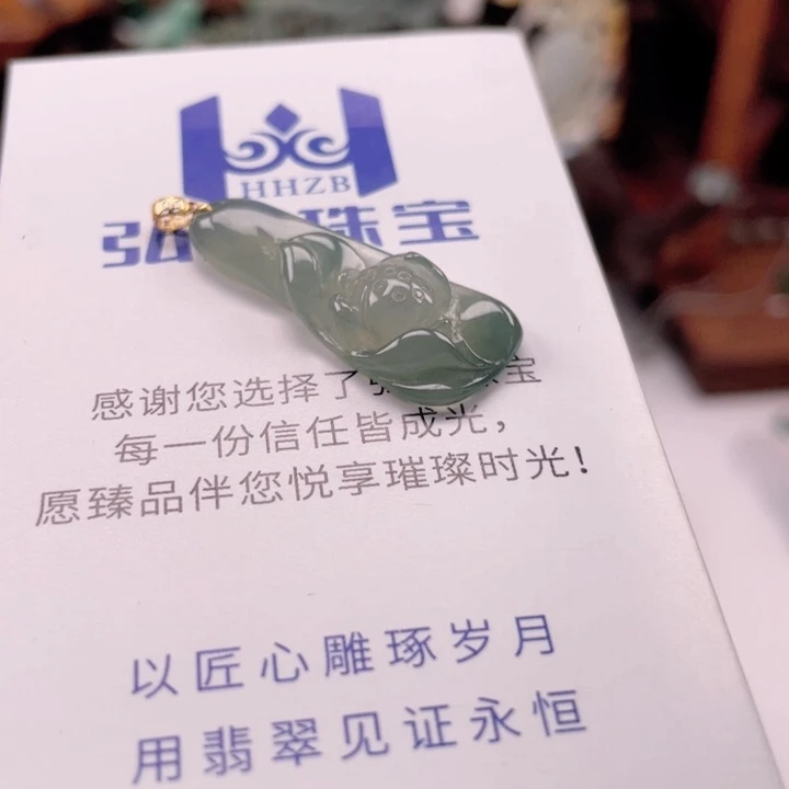 翡翠18K金镶嵌颈饰玉兰花