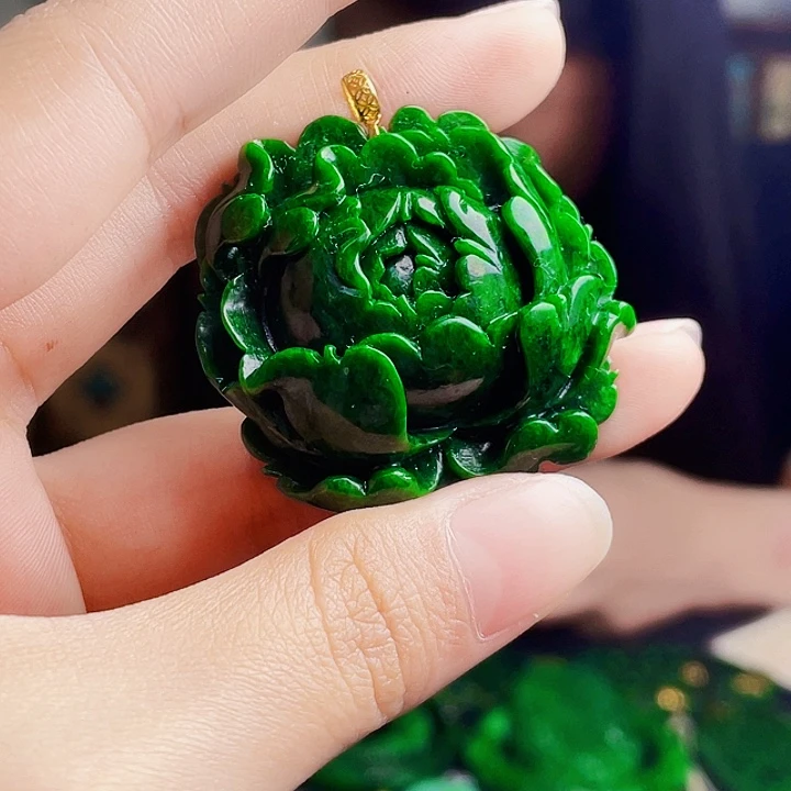 翡翠18K金镶嵌颈饰多样性