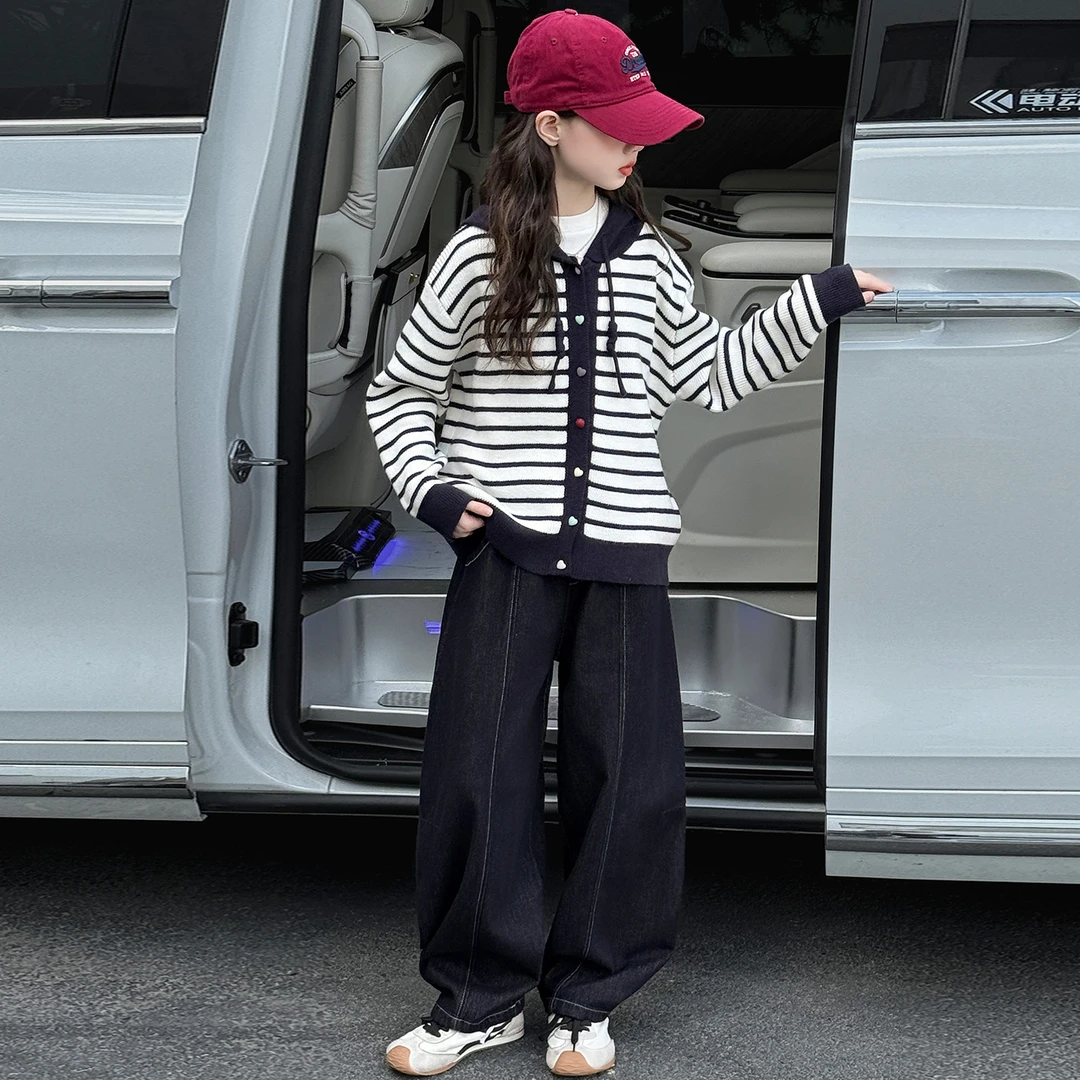 女童秋冬季套装2025新款连帽条纹针织开衫女大童牛仔弯刀裤两件套