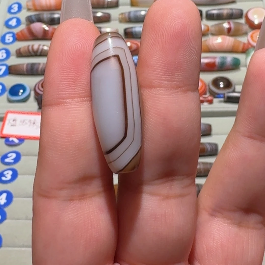 藏***A玛瑙/玉髓未镶嵌珠宝半成品