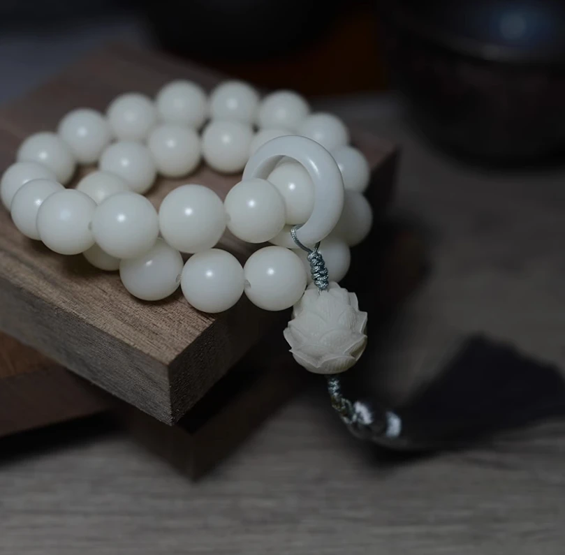 白玉菩提莲花流苏跑环手持菩提手串