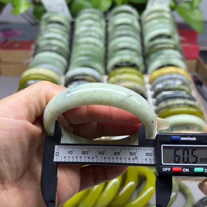 蛇纹石玉未镶嵌手镯18